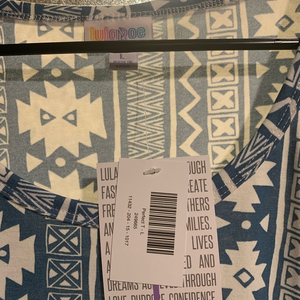 Aztec pattern Perfect T - Picture 2 of 3
